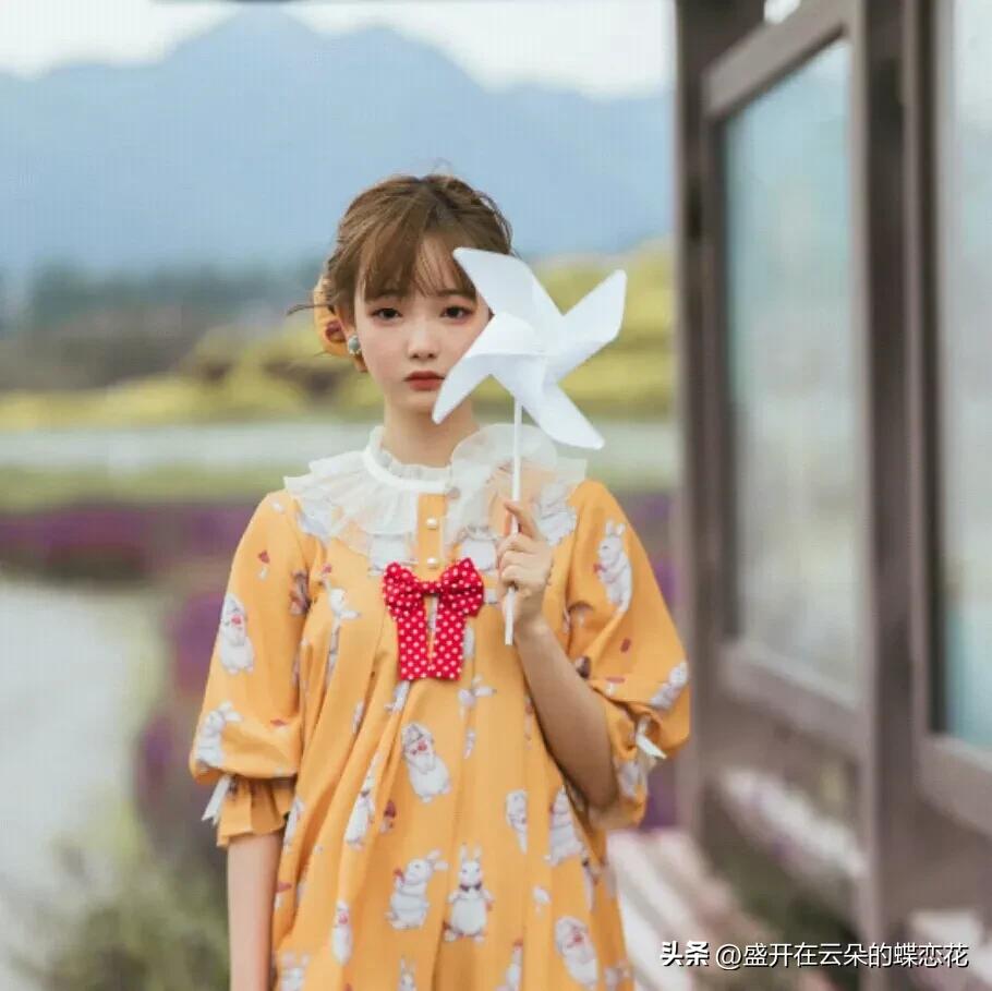 我爱上了“哥哥”，我站在世俗和爱情的十字路口，进不行，退不得