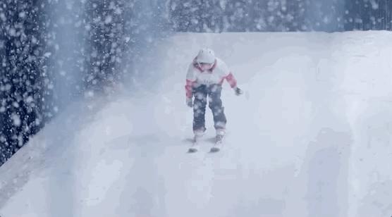 谷爱凌三天连夺两冠视频,谷爱凌3天连夺2冠领奖