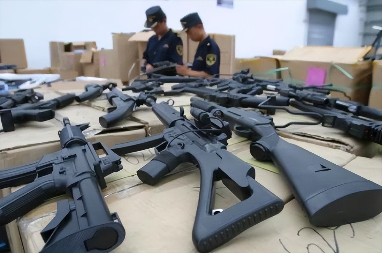 玩具枪被认定为枪支获刑14年 (网络买卖枪支案判刑)