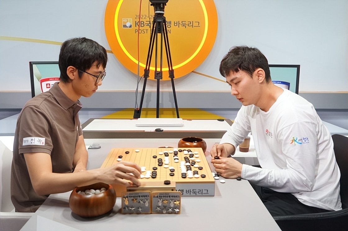 韩国联赛上演棋手喜剧人有人新婚秀恩爱有人合十为谁哀