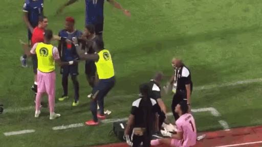 马内带伤出战,马内最新比赛视频