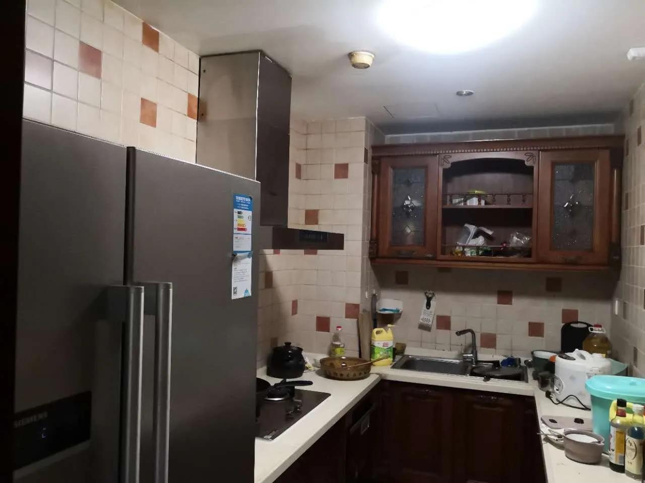 出租观音桥次卧800主卧1100无中介费，看房电话19112165949（V）