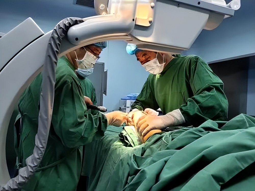 骨盆后环损伤后，新型螺钉的不同内固方法各有何优势？哪种方法好