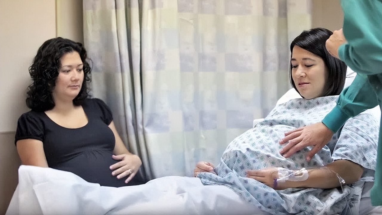 美国产妇水下分娩生下双胞胎,美国孕妇水下分娩双胞胎完整版