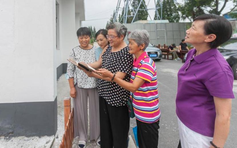 三个姐妹每月给200赡养父母,俩老人抱团养老的真实生活