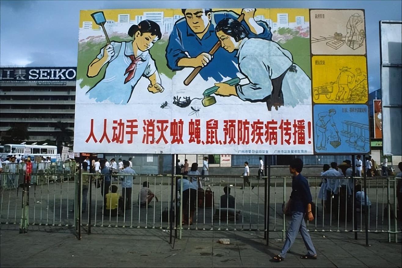 八九十年代的街头标语，大型广告牌的生动形象布满了各大城市