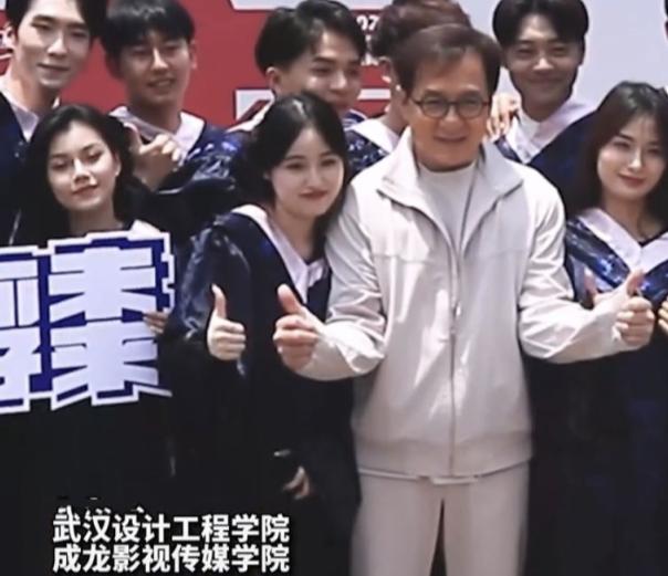 成龙武汉设计工程学院见面会,成龙出席武汉大学典礼