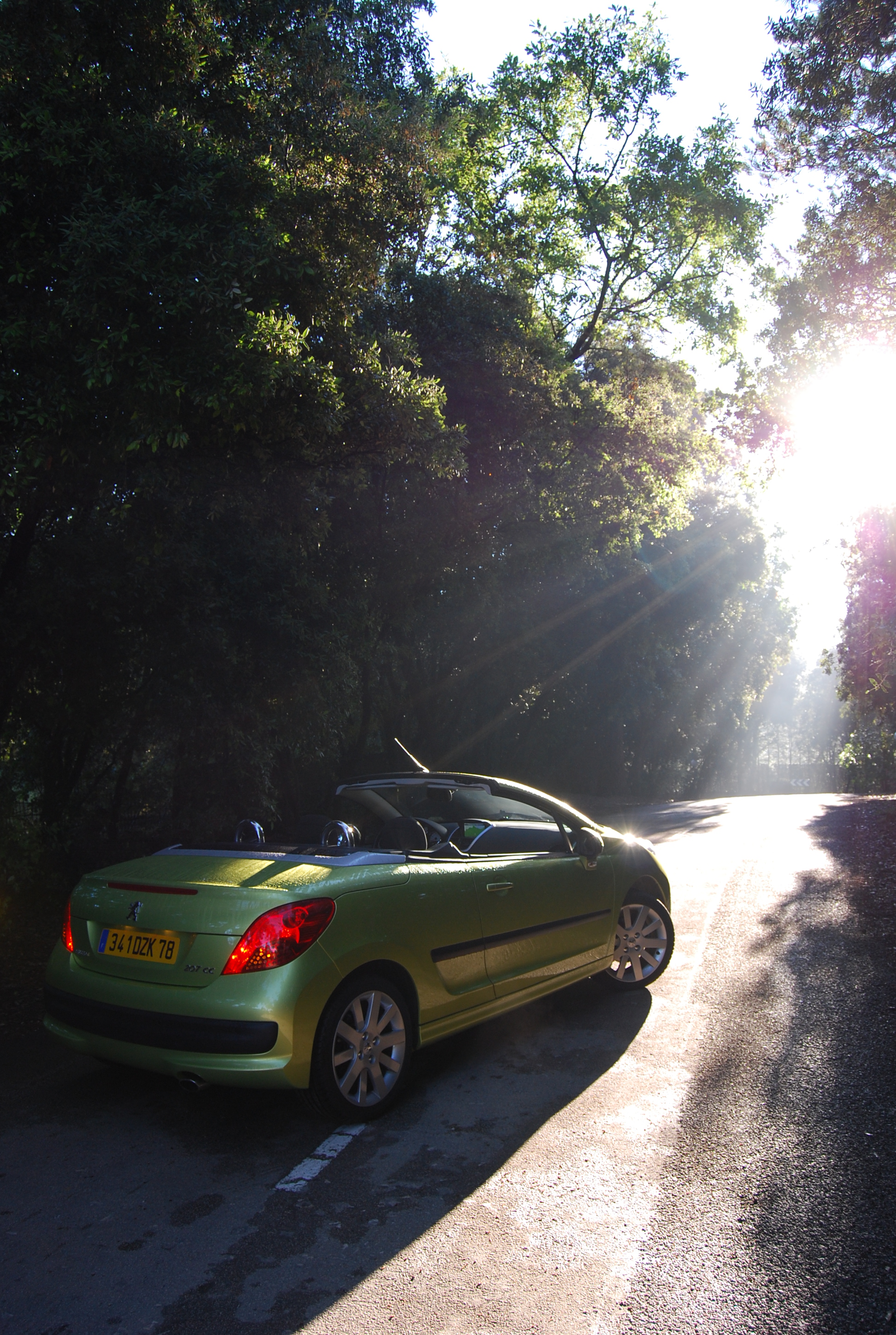 标致207赛道比赛,我们在巴黎拍的视频