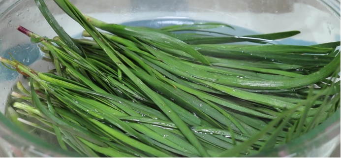 韭菜怎么调馅才好吃,韭菜馅怎么调韭菜才能翠绿