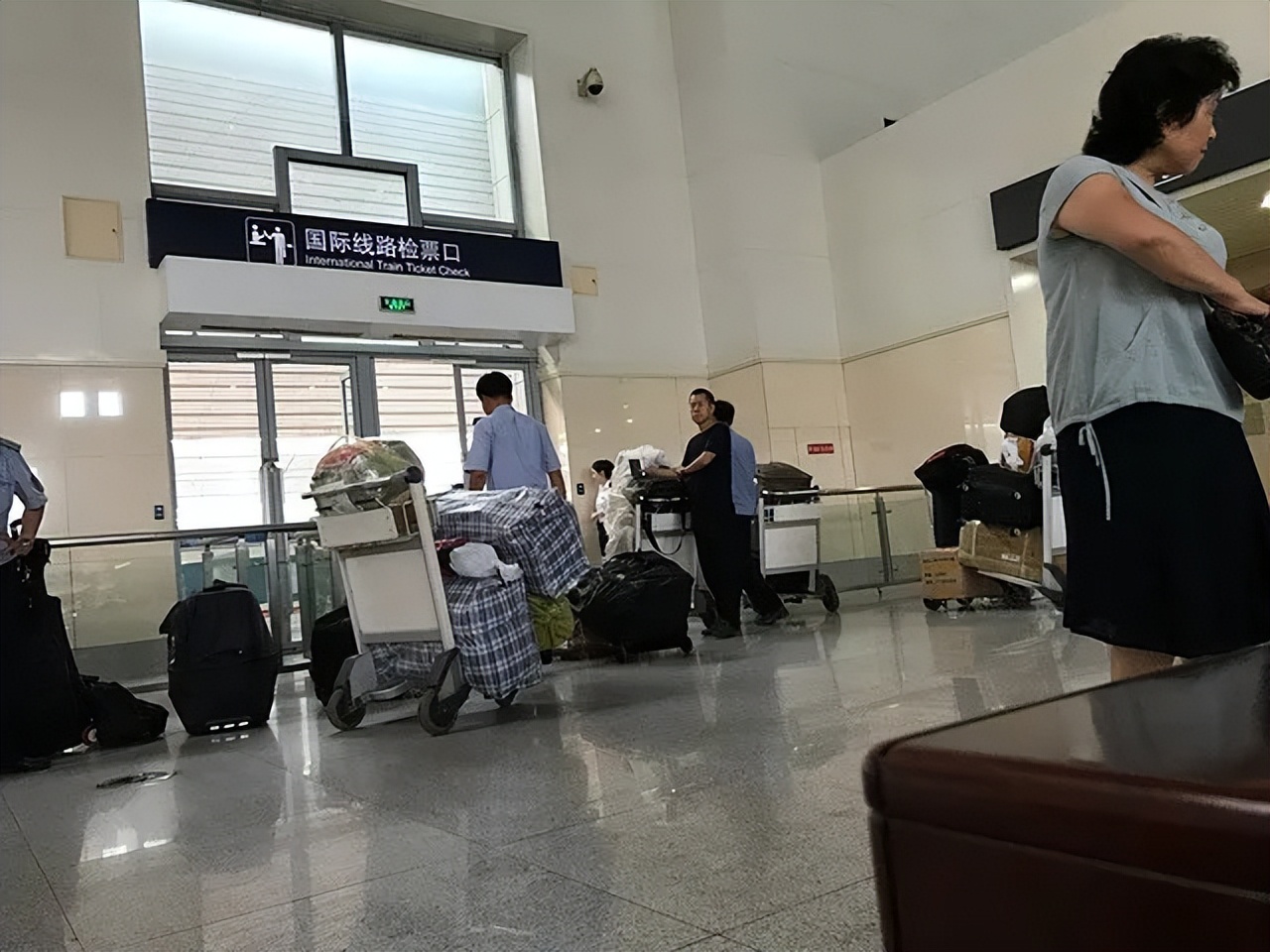 中国的朝鲜列车 (朝鲜铁路专列穿越国门)