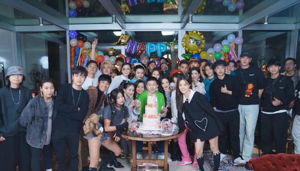 张大大晒登山照为杨幂庆生,张大大晒杨幂庆生照片