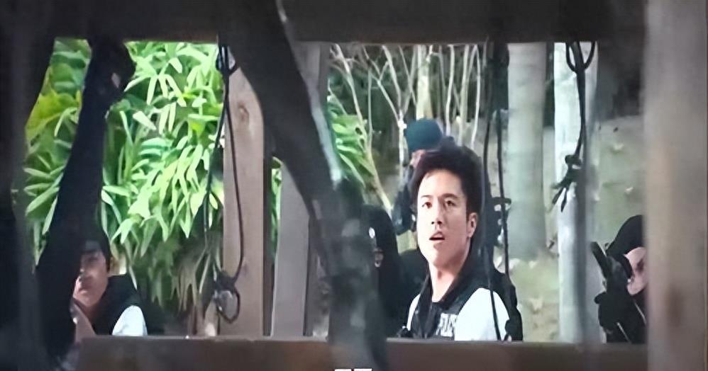 狂野胸罩，刀锋般诱惑，震撼镜头，令人无语