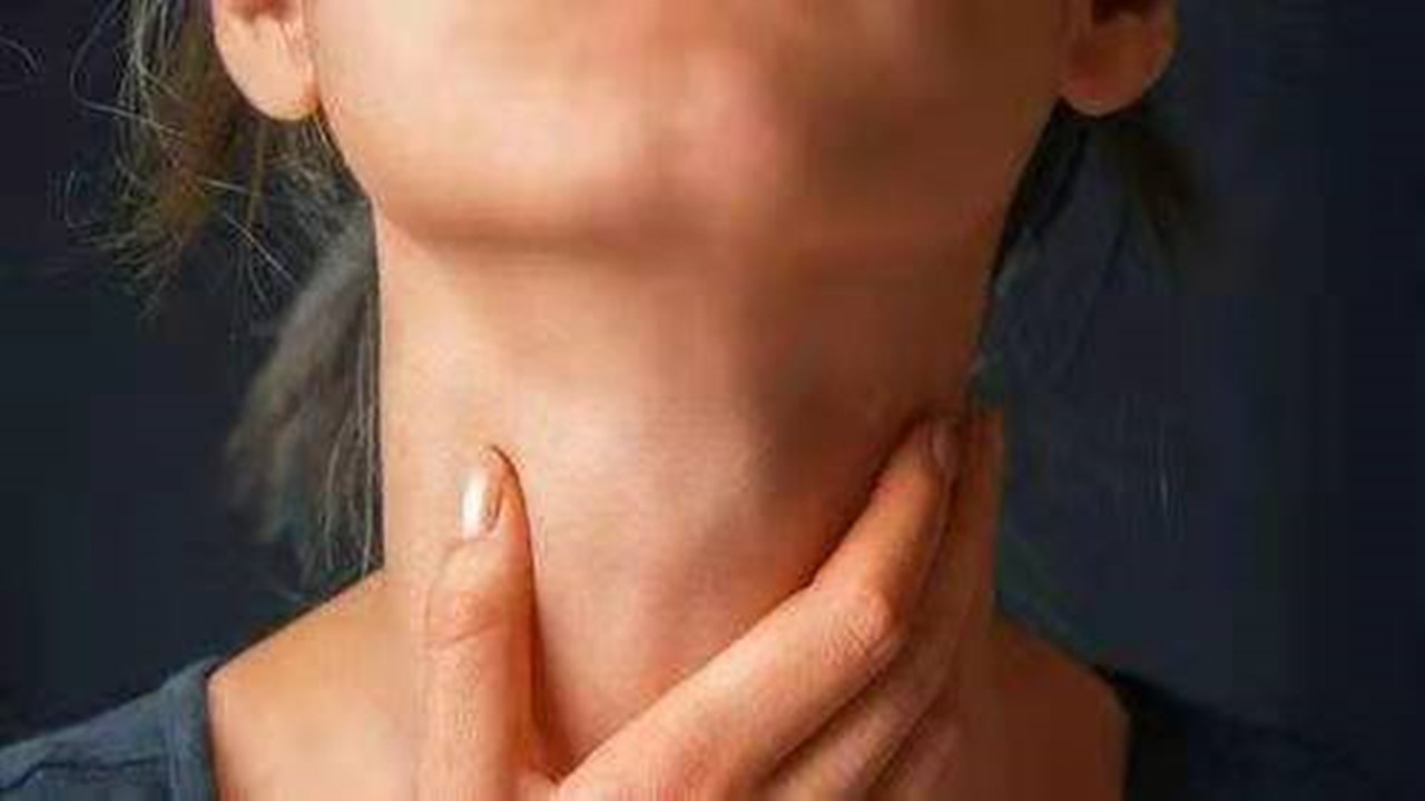 肩膀痛连着胳膊的肌肉痛是肺癌吗,肺癌肩膀痛和颈椎病肩膀痛的区别