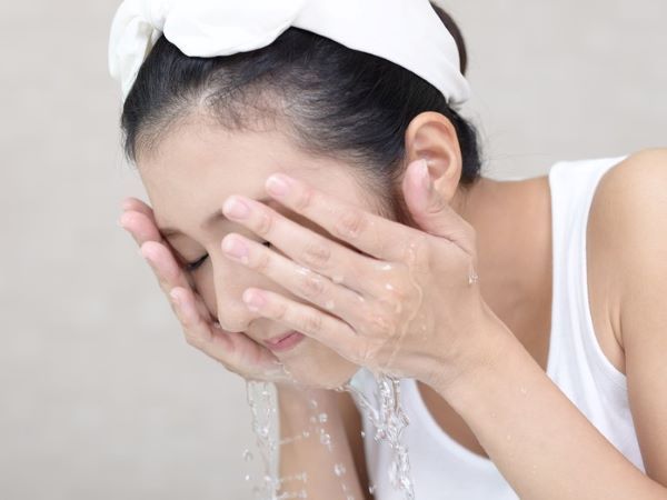 脸颊毛孔粗大毛孔发红,脸颊两侧毛孔粗大如何改善