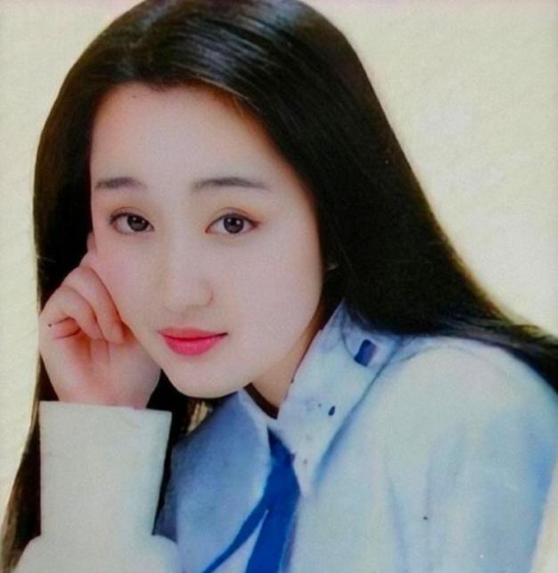 她被称为一代玉女,她被誉为清纯玉女型歌手