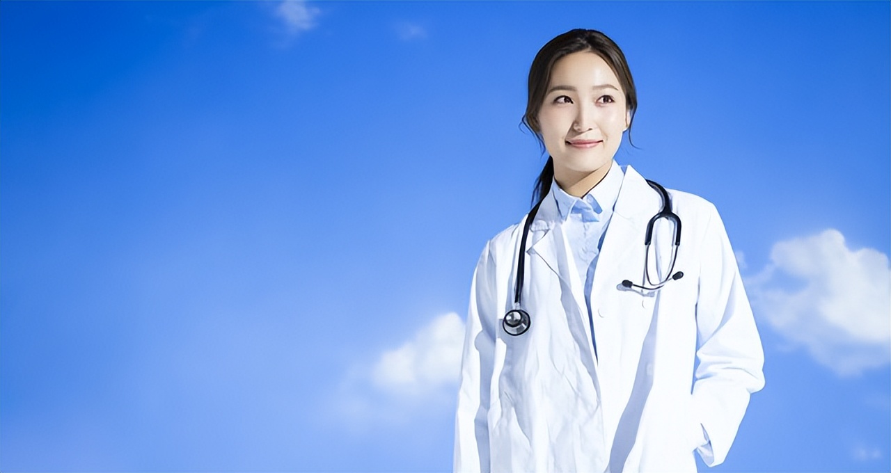 办公室小王与附近医院的故事