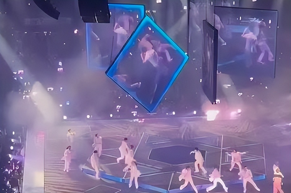 李启言已完成针灸治疗，四肢仍瘫痪，父亲跟哥哥剃光头为其打气