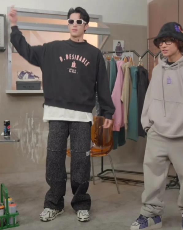 鹿晗自创潮牌翻车，一旦谈钱，顶流都急眼？