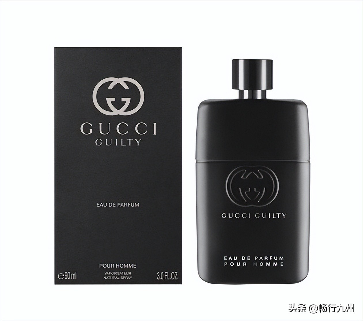 为爱人挑选心仪的礼物,用心挑选礼物的男人