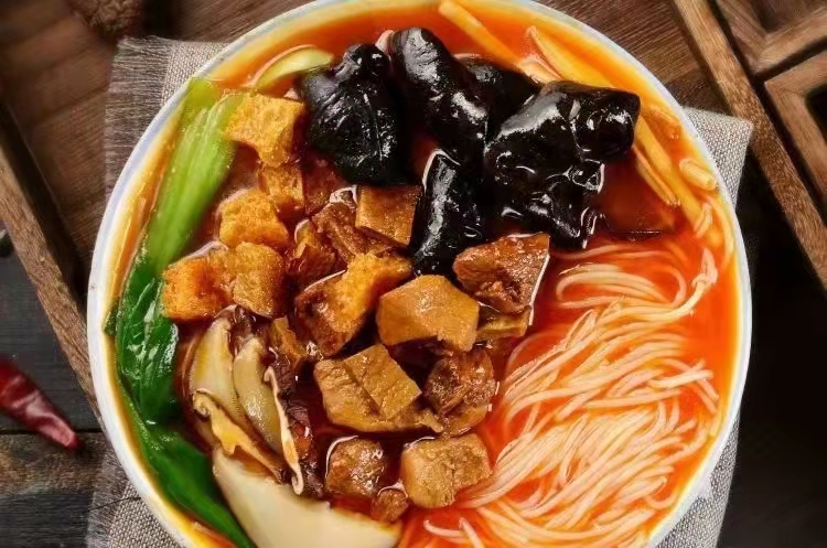 河南开封最好吃的米线,开封白记鸡丁传统米线