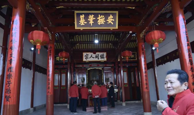 关于闽南何氏谱牒中的安抚使公