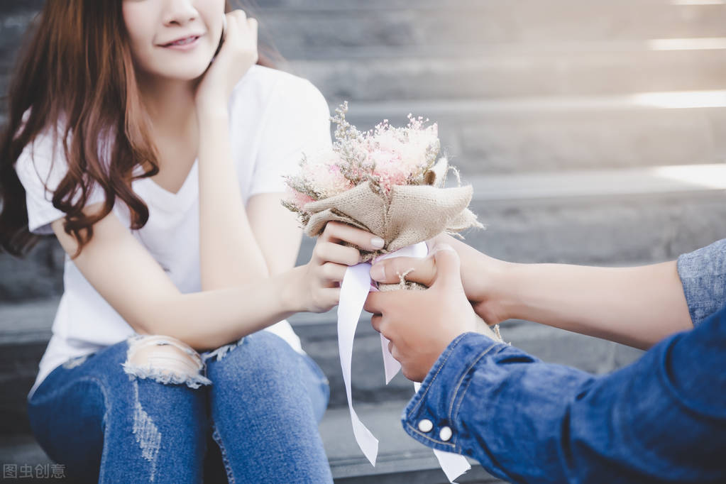 女生高冷怎么办?掌握3个小手段,轻松“撩”动她