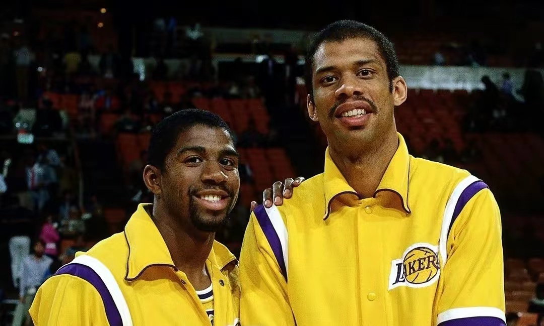 湖人和凯尔特人占据nba半壁江山,nba史上最强十位球星湖人占了5个