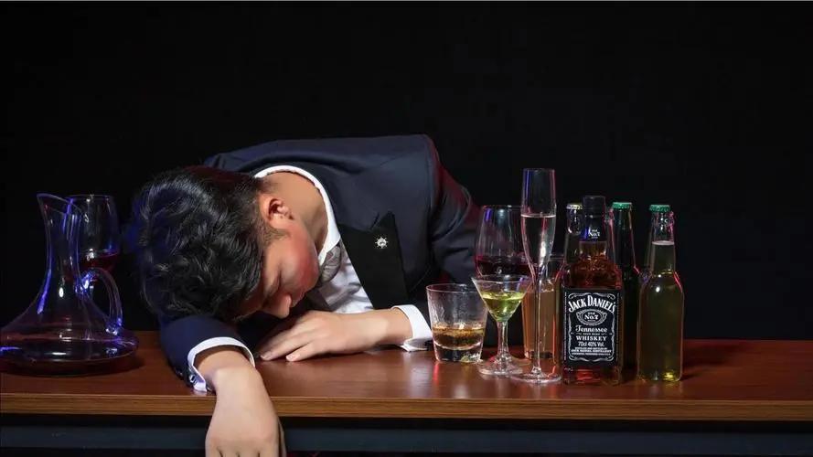 上了年纪的男人最怕什么,上了年龄要注重身体