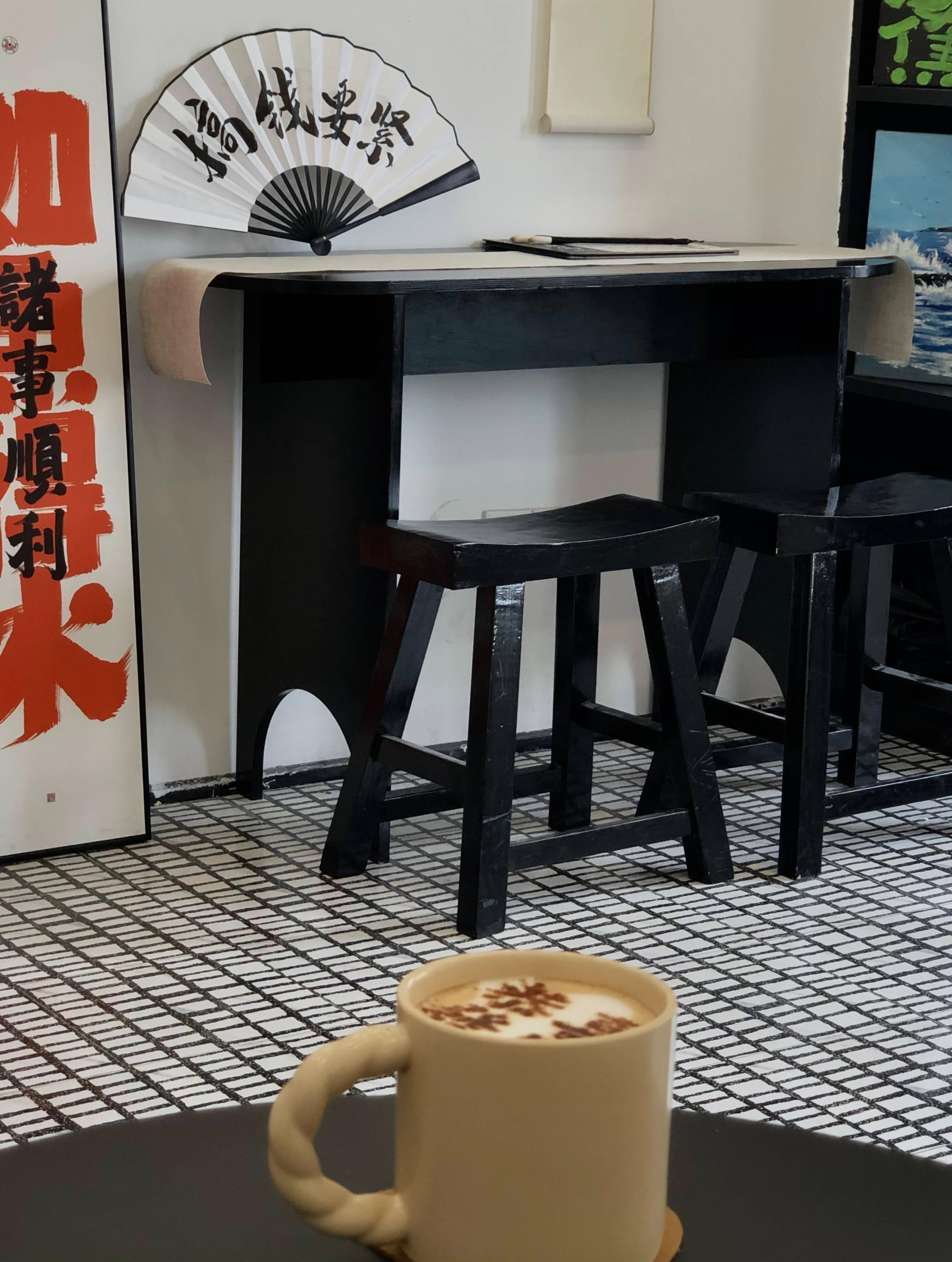 县城网红店一杯咖啡六七十医生消费缓解压力