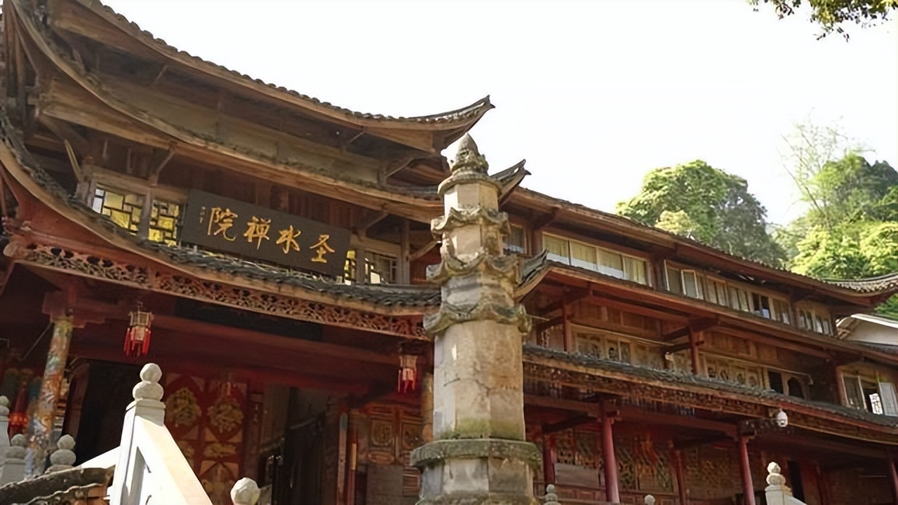 风流女作家余美颜，睡了3000个男人，人称欲女，她不服气？