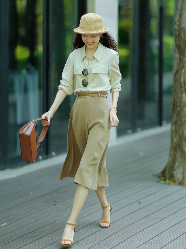 今年最流行凉鞋中跟圆头鞋,今年开春小白鞋失宠了