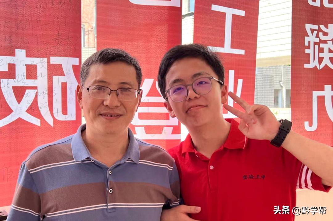 “四有好老师”丨小小教室，他每天走出上万步——记贵阳市第三实验中学数学老师黎贵红