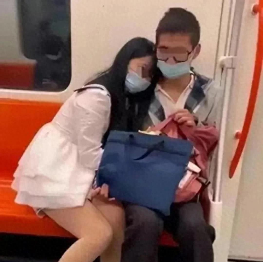 上海地铁情侣5月不雅行为遭谴责,上海地铁情侣不雅行为遭谴责