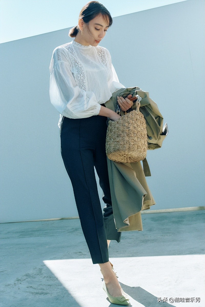 适合15-25岁女生的高颜值服装,适合35-40岁高级感服装