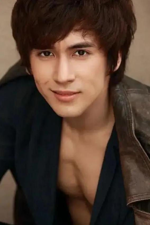 张伦硕钟丽缇结婚几年,钟丽缇嫁小12岁张伦硕