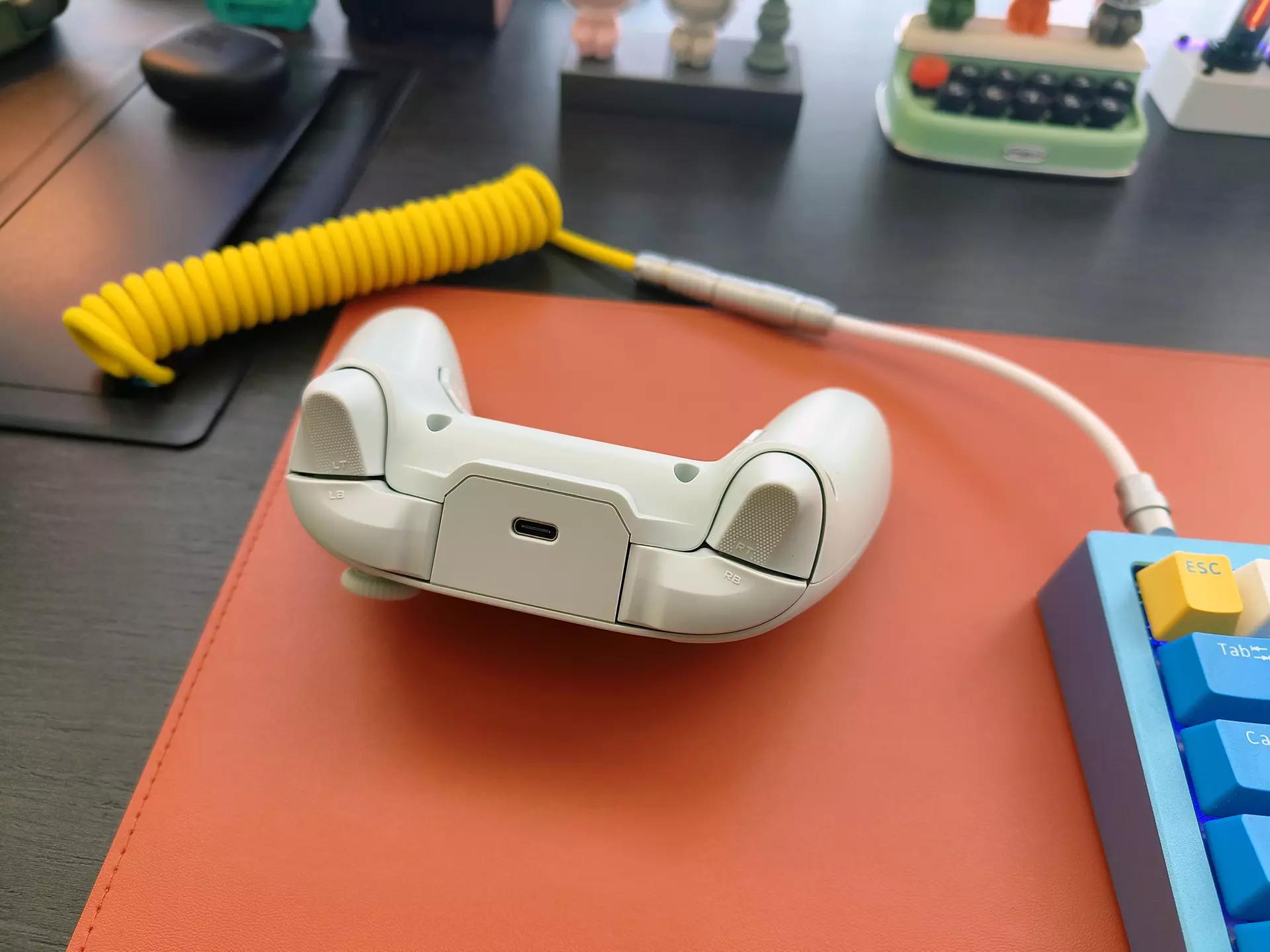 飞智冰原狼游戏手柄测评,飞智冰原狼和北通阿修罗2pro多模