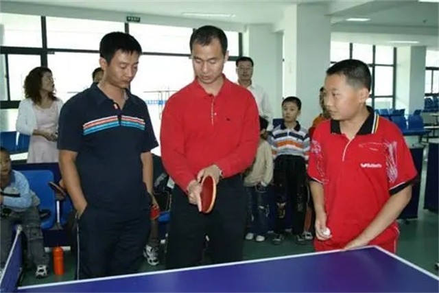 前乒乓球教练刘国梁现在干啥了,国乒教练刘国梁回归天团回忆往事