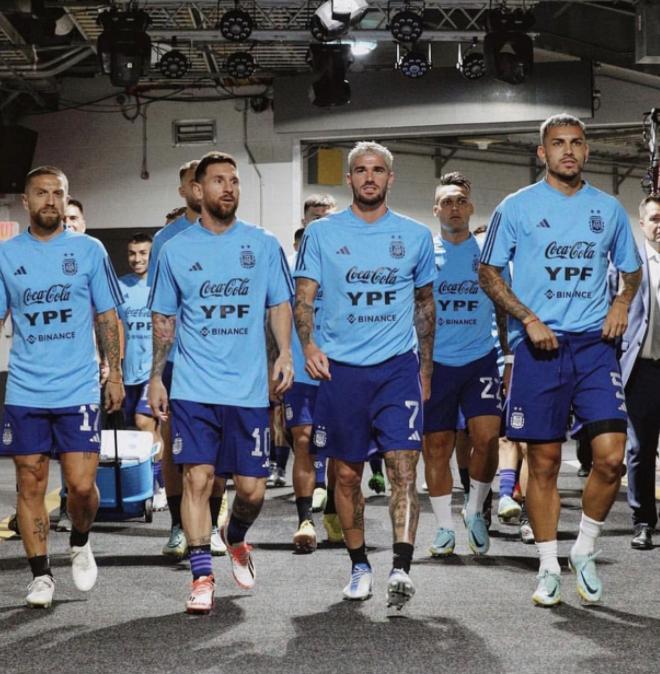 众星看到梅西夺冠的反应,阿根廷国家队训练照梅西霸气