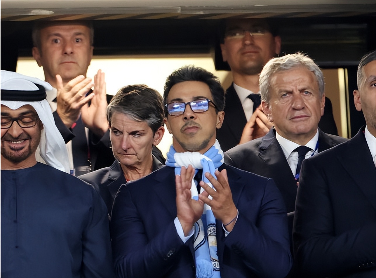 曼城俱乐部主席曼苏尔时隔13年再次在现场一起观看欧冠决赛