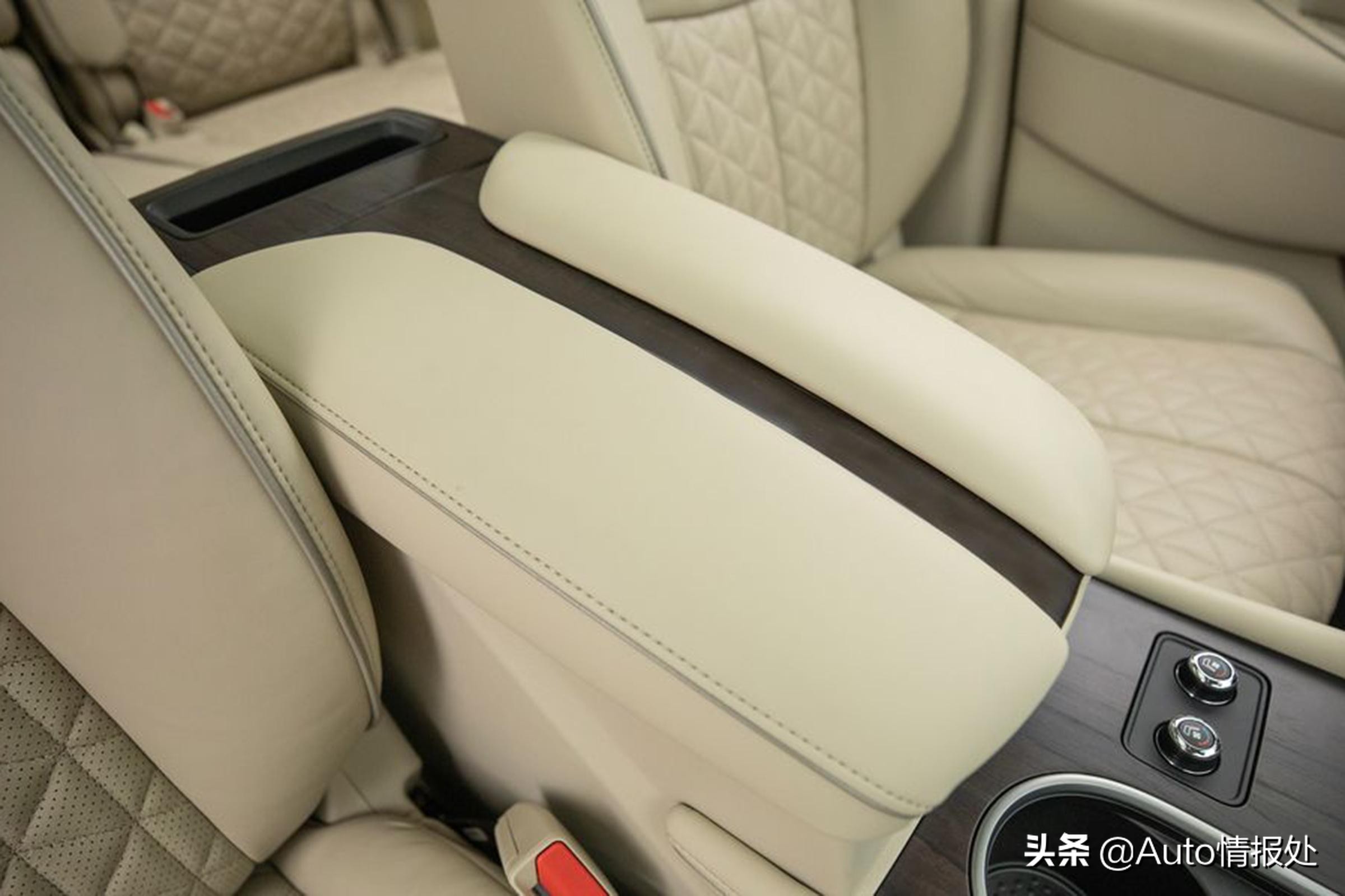 楼兰日产2023落地价格,日产楼兰2021混动四驱2.5t讲解