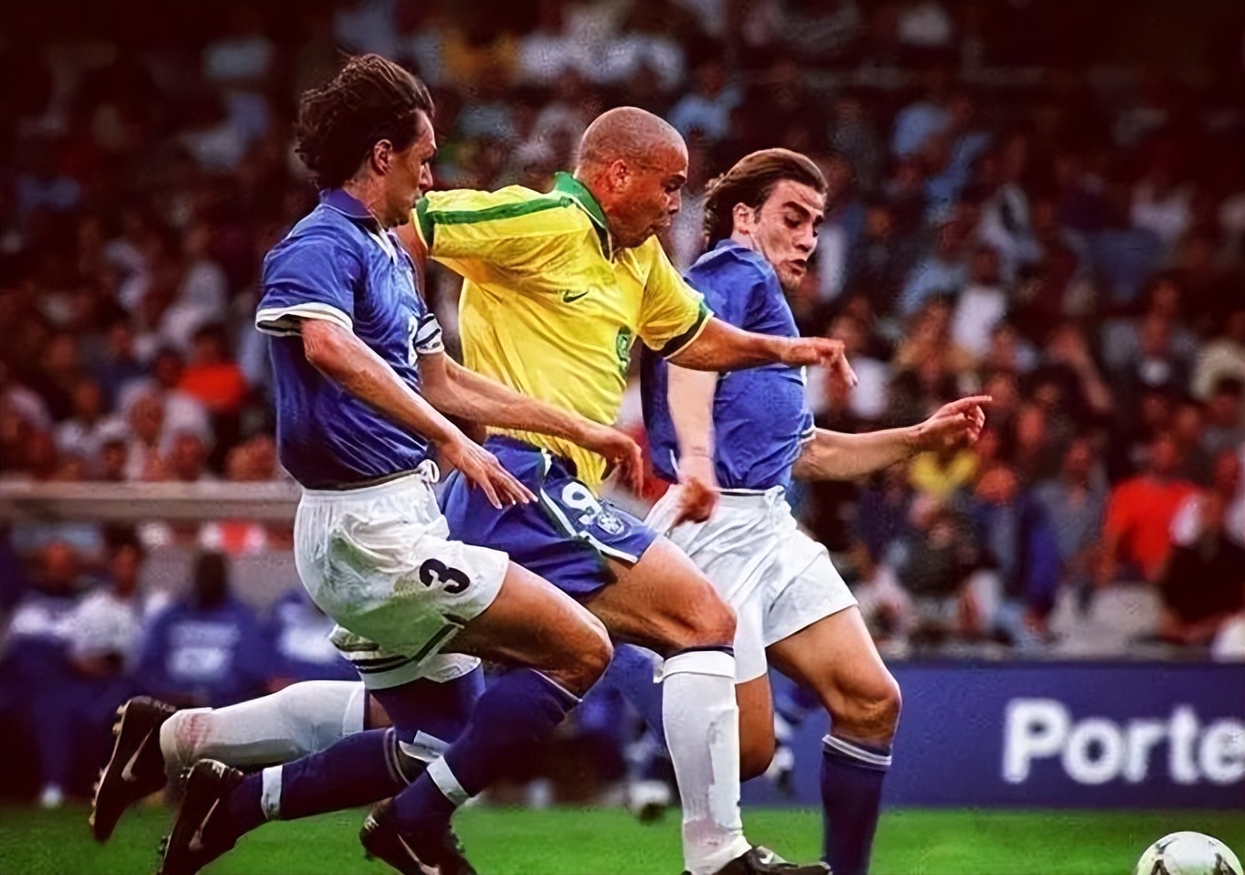 意大利足坛历史十大巨星,02年托蒂表现如何