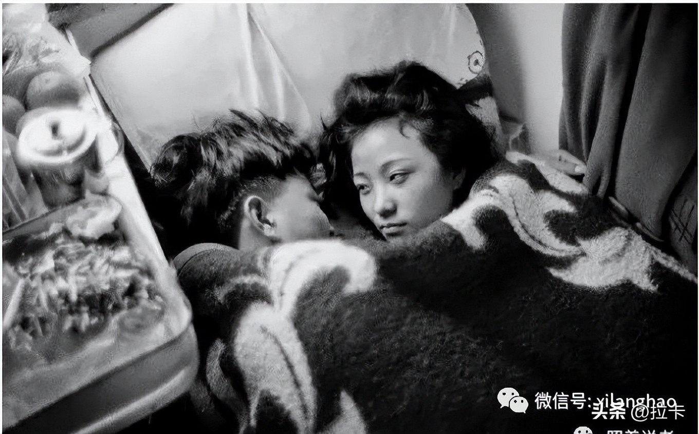 绿皮火车老照片,80年代绿皮火车里旧照片