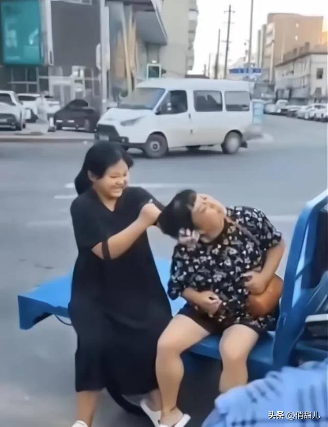 11岁女孩叛逆被狠打会有什么后果,14岁女孩叛逆被打