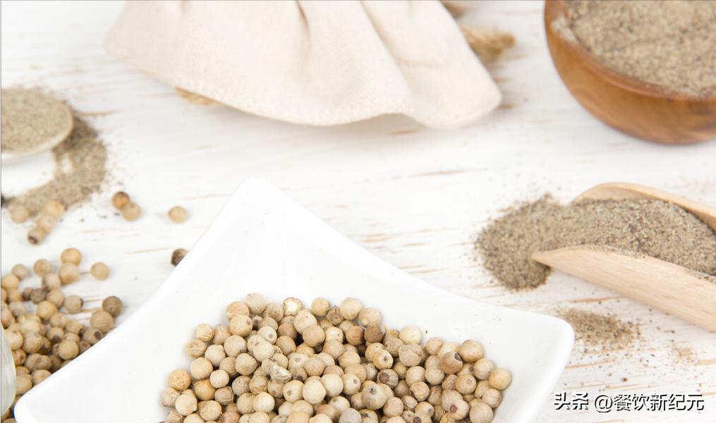 黑胡椒白胡椒在烹饪中有什么区别,黑胡椒白胡椒怎么食用