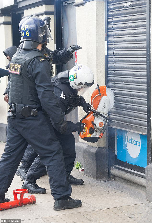 警方查获价值5000万假冒奢侈品,广州查获4万件假冒香奈儿化妆品