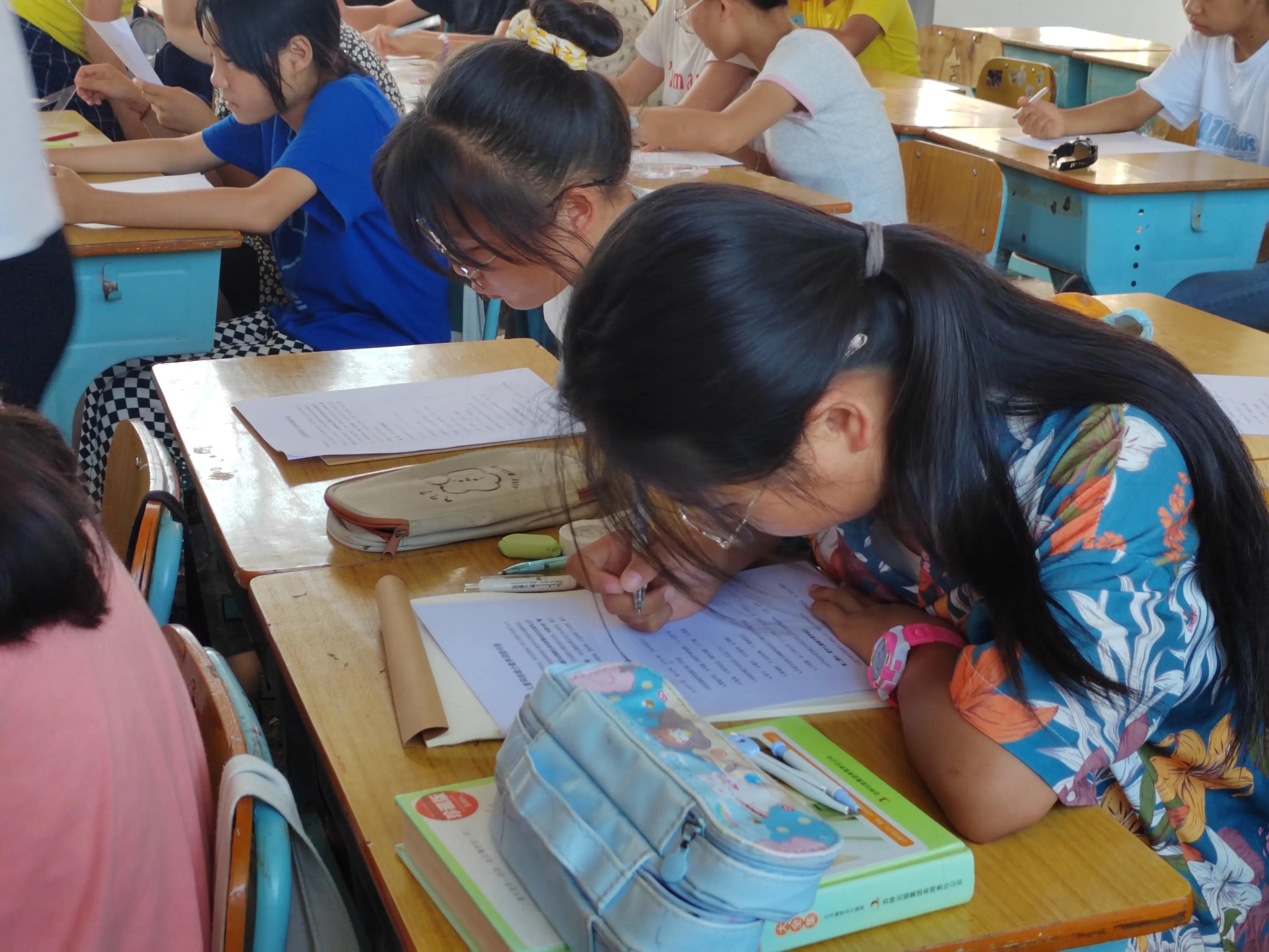 西农学子三下乡关爱留守儿童,大学生暑期三下乡关注留守儿童