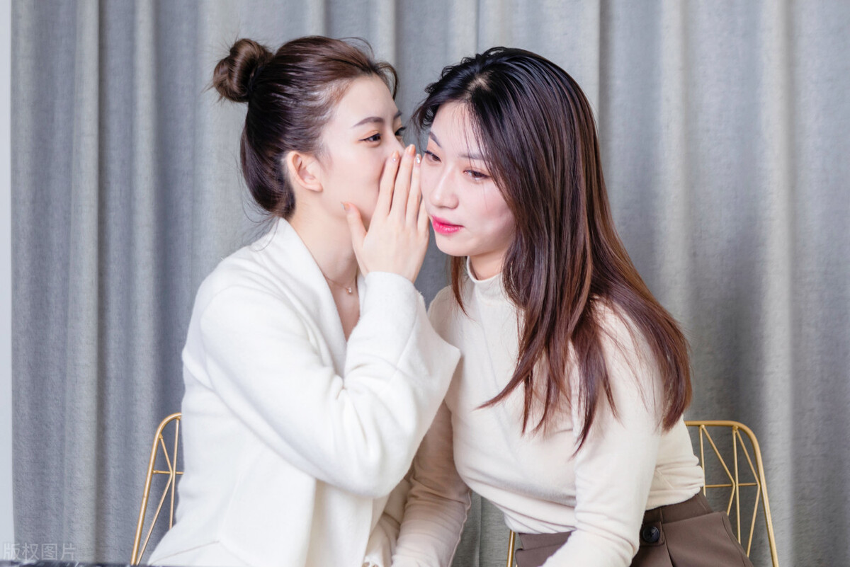 女性每天内裤都很脏是怎么回事,女性内裤每天都脏脏的怎么治疗