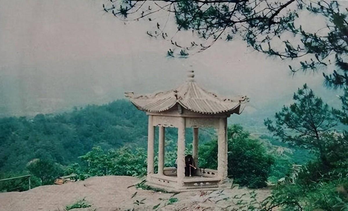 日本侵华施暴照：图1日军随军记者镜头里面的苏州姑娘，猥亵少妇