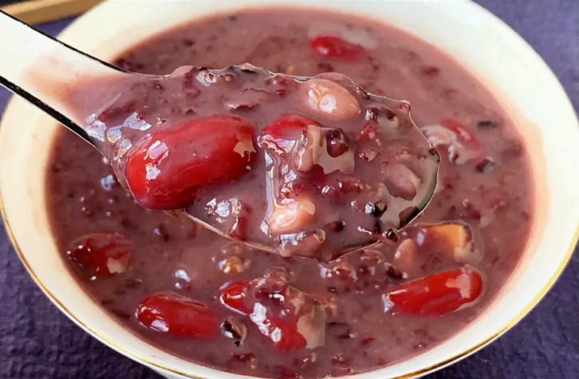 秋季给孩子煮什么杂粮粥有营养,儿童七日杂粮粥营养搭配不重样