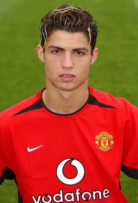 贫民窟里产凤凰，他们没有特供的海参，却成了顶级球星